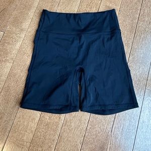Classic black running biker short